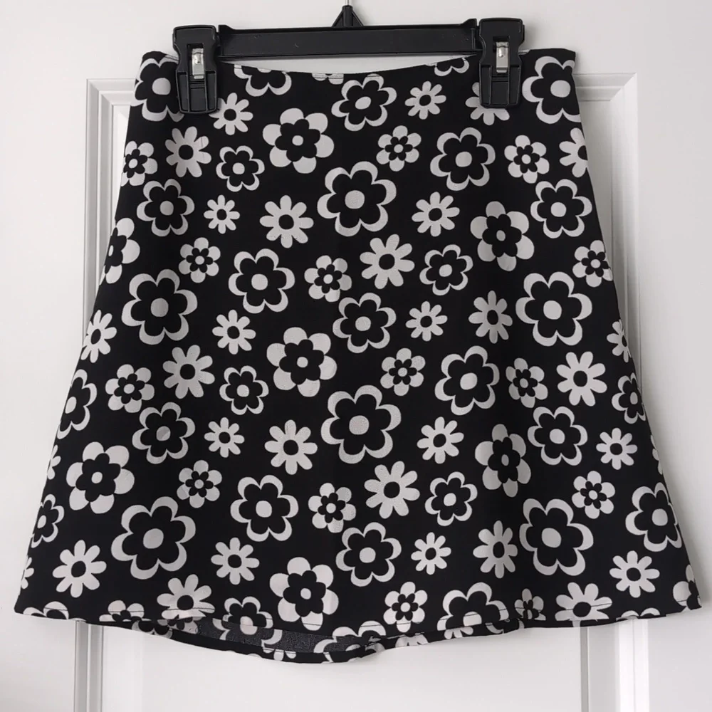 NWOT Hollister A-line Floral Skirt - Picture 3 of 6